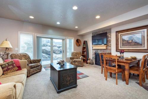 Ogden House | Lakeside Escape with Hot Tub