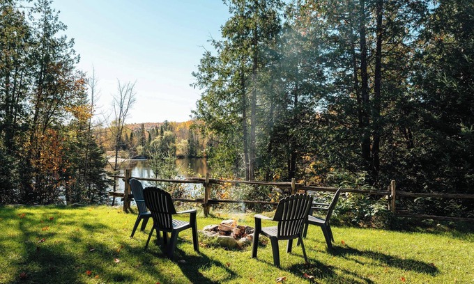 Chertsey Ski Chalet | Lakeside Escape with Spa and Outdoor Fun