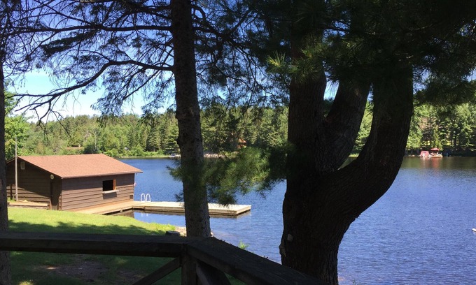 Ahmic Harbour House | Lakeside Family Cottage North East of Parry Sound and Muskoka