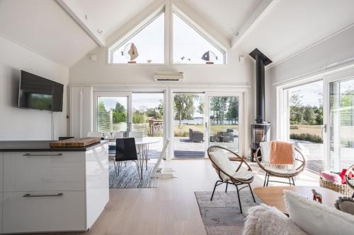 Graddo Villa | Lakeside Family Home in Gräddö