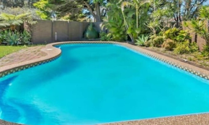 Oak Flats House | Lakeside Family Oasis - Oak Flats