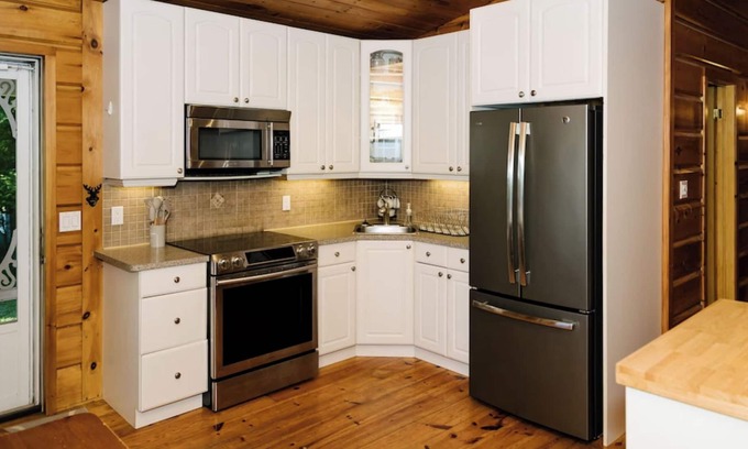 Haliburton Cottage | Lakeside Gem: Family Cottage, 5 mins to Haliburton.