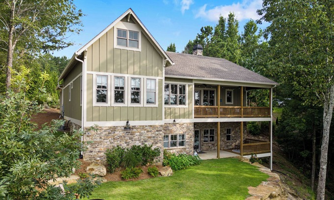Bremen House | Lakeside Getaway at Chateau Marlowe - the perfect location for a family retreat!