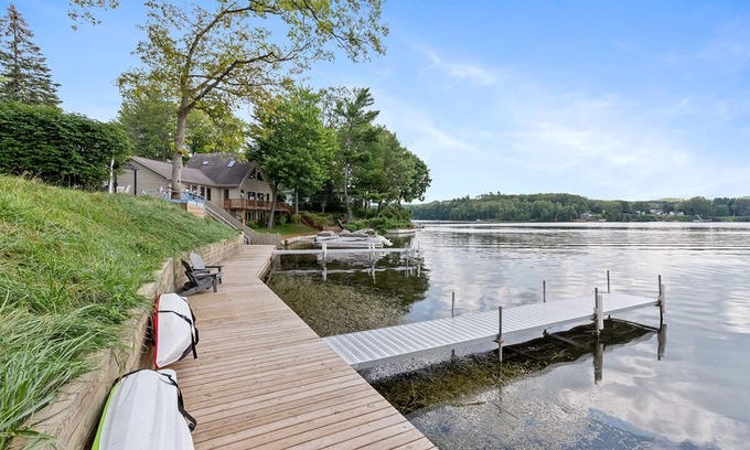 Newaygo Cottage | Lakeside Getaway: Dock, Kayaks, Firepit, Grill