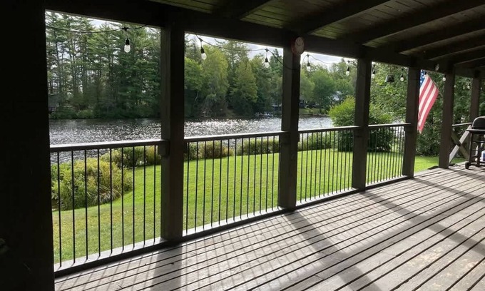 Lincoln Cabin | Lakeside Getaway on Upper Coldstream Pond
