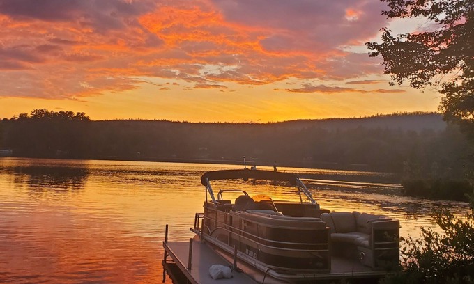 Freedom House | Lakeside Getaway