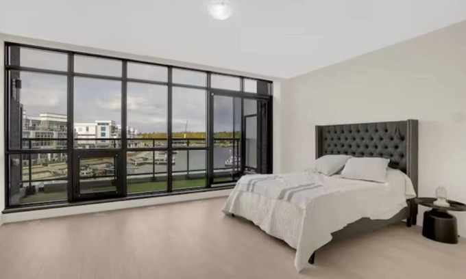Innisfil Apartment | Lakeside Haven