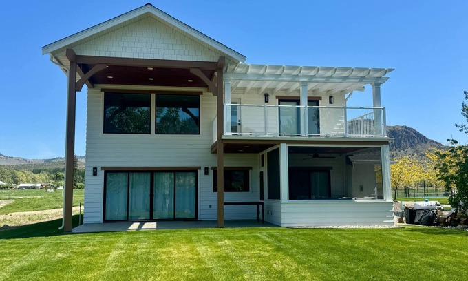Oroville House | Lakeside Haven, Oroville