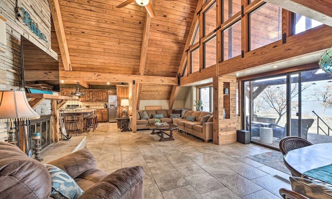 Hoyt House | Lakeside Haven with Sandy Beach, Sleeps 12, 3 Bath