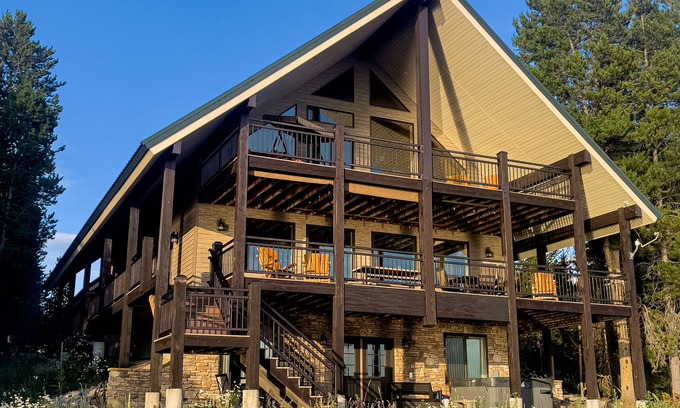 Island Park House | Lakeside Hibernation Station near Yellowstone National Park