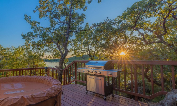 Bowie House | Lakeside Hideaway with amazing views
