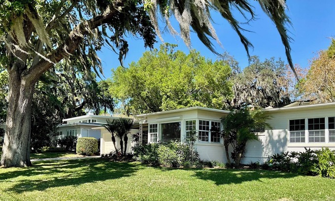 College Park House | Lakeside Home in a Great Neighborhood. Easy walk to Shops and Dining