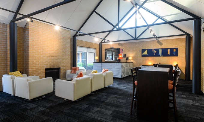 Macquarie Park Hotel | Lakeside Hotel and Conference Centre