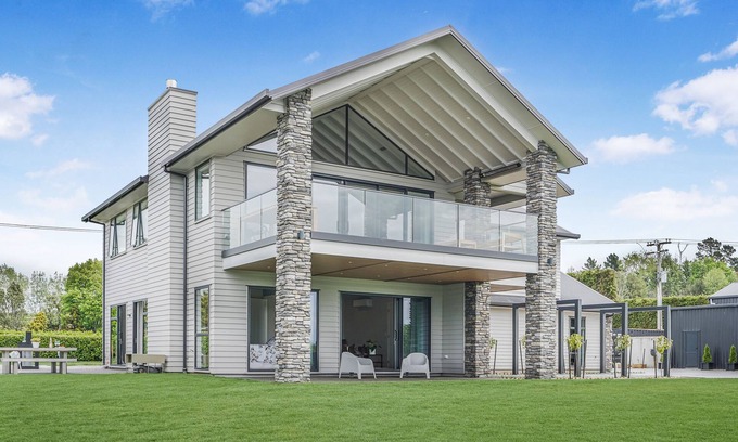 Richmond Downs Cottage | LakeSide Karapiro Downstairs Apartment