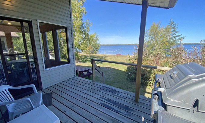 Manitoba Cabin | "Lakeside Landing" Escape to paradise