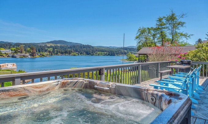 Lincoln City House | Lakeside Leisure & Devils Lake Access