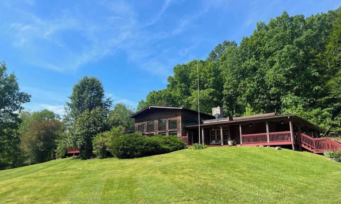 Franklin Cabin | Lakeside Lodge 3BR Suite/hottub option LL123