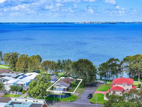 Karraganbah House | Lakeside Lodge