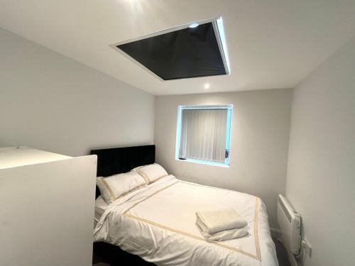 Thamesmead House | lakeside lodge
