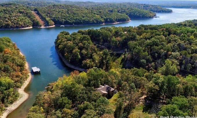 Rogers House | Lakeside Lodge - On Beaver Lake- Sleeps 16