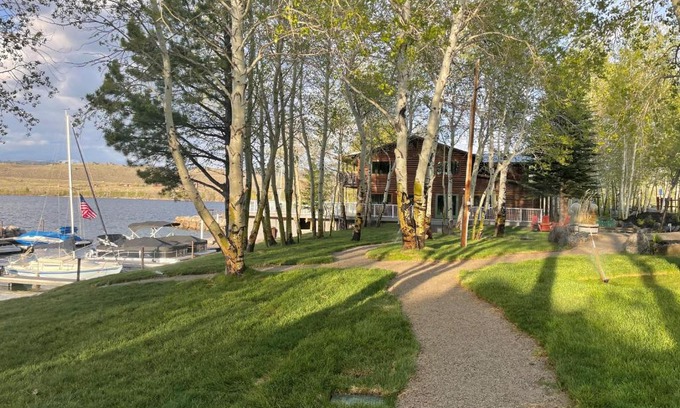 Pinedale Resort | Lakeside Lodge Resort and Marina