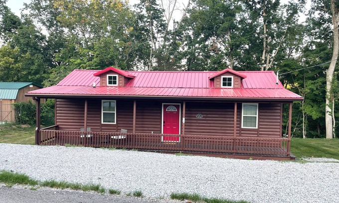 Somerset Cabin | Lakeside Loft-Brand new cabin, water view, close to ramp and large boat parking!
