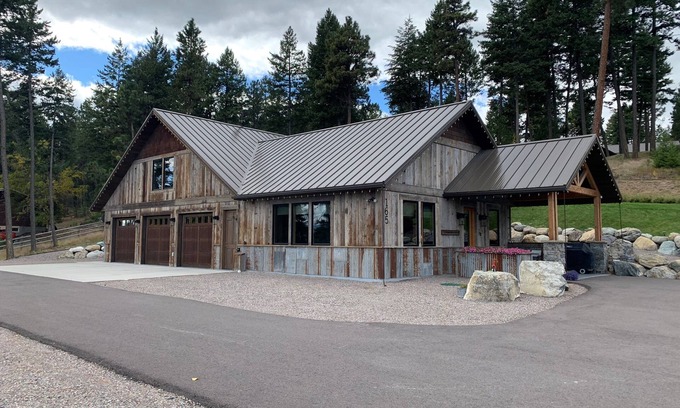 Lakeside Apartment | Lakeside Loft overlooking Flathead Lake and Swan Mountains!