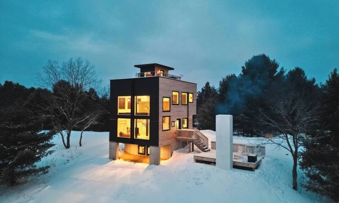 Phelps House | Lakeside Loft, Roof Deck + Sauna