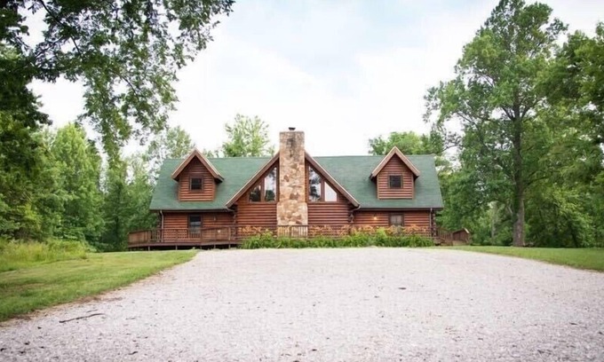 Corydon Cabin | Lakeside Log Cabin-Wedding Venue -Hunting -Fishing