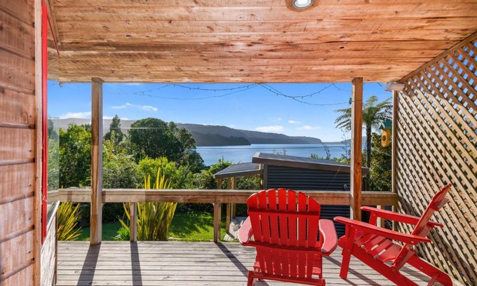 Lake Tarawera House | Lakeside Lookout - Lake Tarawera Holiday Home