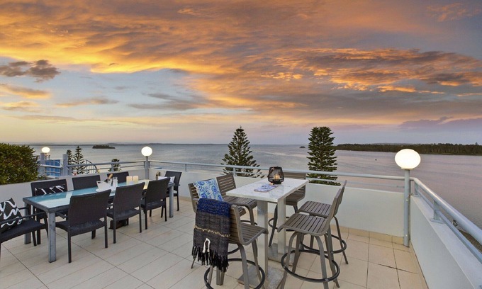 The Entrance Apartment | Lakeside Luxury - 2 Level Penthouse Apartment with Expansive Rooftop Terrace
