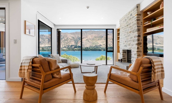 Wanaka Apartment | Lakeside Luxury 2 Bedroom