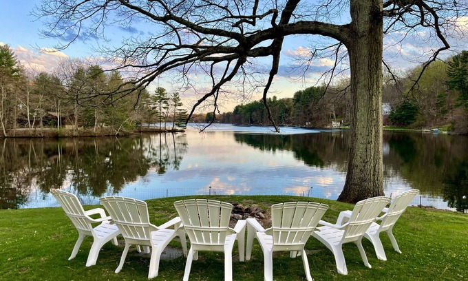 Trumbull House | Lakeside luxury: beautiful, relaxing 4 bedroom home