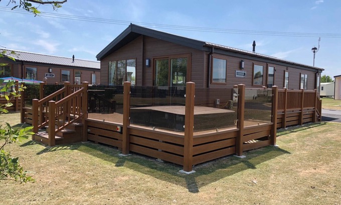Tattershall Cabin | Lakeside Luxury Lodge, 3 Bedrooms, Private Fishing Jetty, Hot Tub