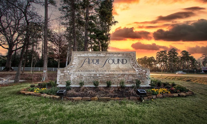 April Sound House | Lakeside Luxury Retreat:Pool, Boating, Golf & Moren