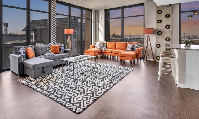 Downtown Cleveland Apartment | Lakeside Luxury Suite - Rock & Roll - Cle Flats - 2 Free parking