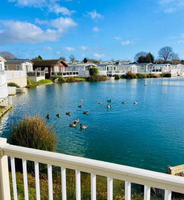 Clacton-on-Sea House | Lakeside mini lodge
