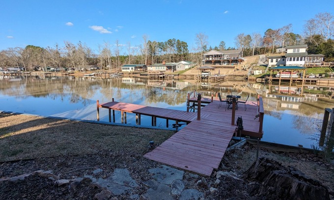 Cross Hill Cottage | Lakeside Paradise as close to the water as you can get!!!