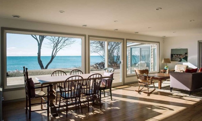 Wellington House | Lakeside PEC: Beautiful Waterfront & Patio