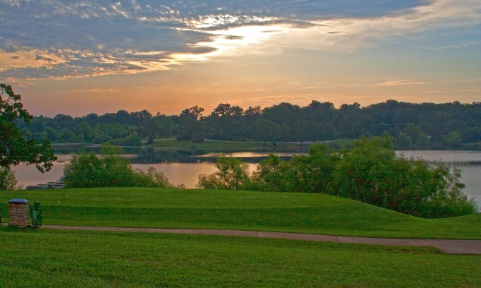 De Soto Villa | Lakeside Private Villa | 5-Hole Golf On-Site
