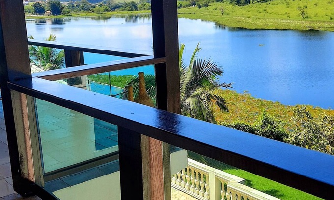 Aguas de Sao Pedro House | Lakeside retreat with stunning views and close to Thermas Water Park