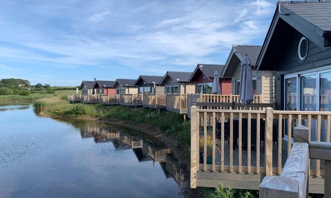 Filey House | Lakeside Retreat at The Bay Filey, sleeps 4, 2 non-shedding dogs welcome for free