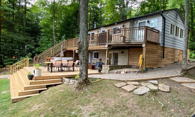 Highlands East Cottage | Lakeside retreat in Highlands East: A 4-season getaway with hot tub