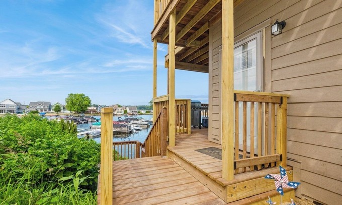La Porte House | Lakeside Retreat with boat docks