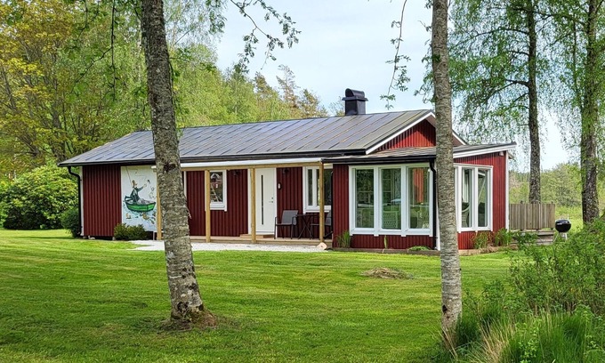 Fargelanda House | Lakeside retreat: Your stylish cottage getaway