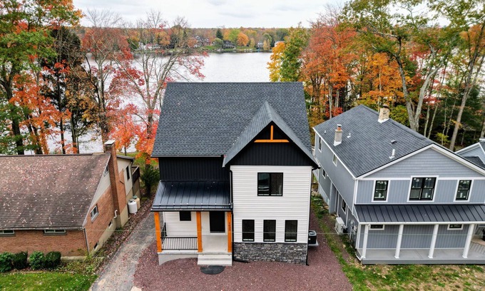 Penn Lake Park House | Lakeside Serenity by AvantStay | Lakefront, Newly Built, Deck w/Views!