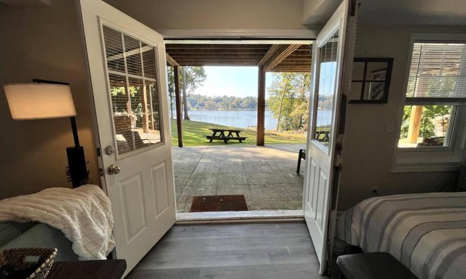Newnan Apartment | Lakeside serenity in Newnan