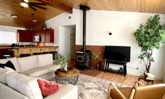 Wofford Heights House | Lakeside Star Gazer's Retreat