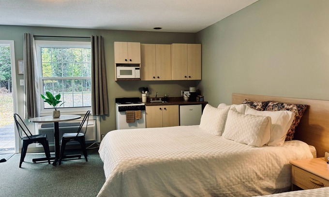 Plaster Rock Hotel | Lakeside Stays