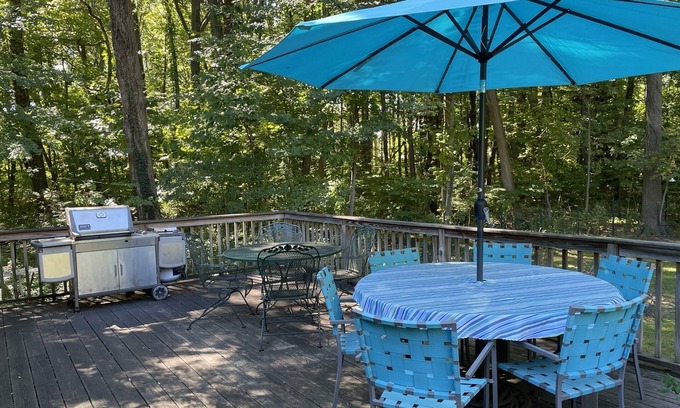 Lakeside House | Lakeside Summer Cottage: Experience the Beauty of Autumn Just Steps from the Beach!